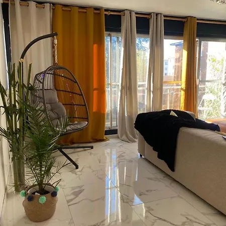 Logement Entier+ Jardin Privé Et Parking 2places Appartamento