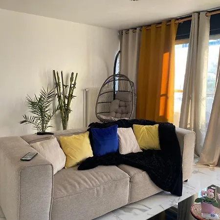 Logement Entier+ Jardin Privé Et Parking 2places *